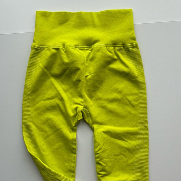 🍒NWOT Camila Coelho Sport Leggings. Size: S/M - Picture 4 of 11